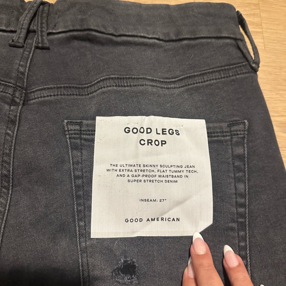 Good American | Always Fit Good Legs Cropped Jeans - Picture 8 of 9